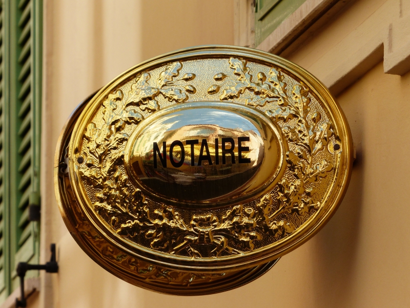 notaire-CHATEAUVIEUX-min_advertising-golden-metal-money-lighting-brass-1013060-pxhere.com